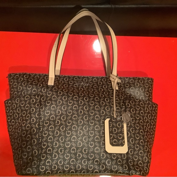 NEW GUESS BAG SATCHEL STYLE GORGEOUS WITH ALL OVER GUESS LOGO FASHIONABLE BAG - Picture 5 of 7